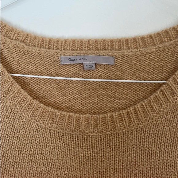 GAP Short Sleeve Sweater - Picture 2 of 4
